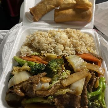 Yang's Kitchen - 33. Beef Vegetable, hot sour soup, egg rolls and crab ragoon - Dim Sum Near Me - Carson City, Nevada