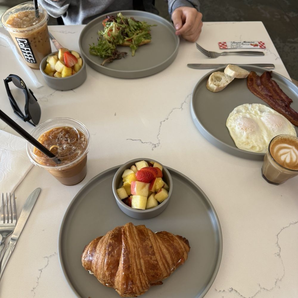 Le Coffee Shop - Breakfast & Brunch Near Me - Temecula, California