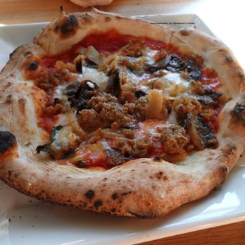 Tutta Bella - Tutta Bella - pomodoro, fresh mozzarella, italian sausage, mushroom, onion + basil. - Pizza Near Me - Seattle, Washington Tutta Bella - Tutta Bella - pomodoro, fresh mozzarella, italian sausage, mushroom, onion + basil. - Pizza Near Me - Seattle, Washington