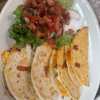 Chadwicks - Chicken Quesadilla - American Near Me - Alexandria, Virginia