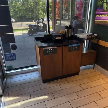 Starbucks - Coffee & Tea Near Me - Flushing, New York
