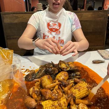 Kickin KAsian - Mussels 1 lb Topless Shrimp 1.5 orders Rice Potatoes (3 pcs) Corn (half cob) Shiitake Mushrooms (5 pcs) Gloves - Seafood Near Me - Northridge, California