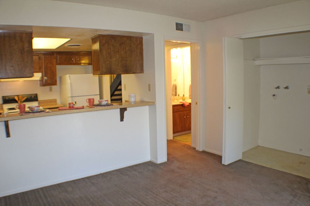 STOCKDALE GARDEN VILLAS Updated October 2024 16 Photos & 17 Reviews 5505 Lennox Ave