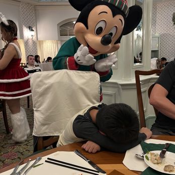 翠樂庭餐廳 - My nephew fell asleep. Oh Mickey... - Buffets Near Me - Hong Kong, HK