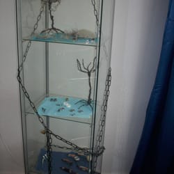 Tattoo & Piercing - Kleine Auswahl hinter Glas... Piercingschmuck!