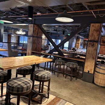 Cabin Juice Elevated Eatery & Bar - Insides 2 - Breakfast & Brunch Near Me - Breckenridge, Colorado