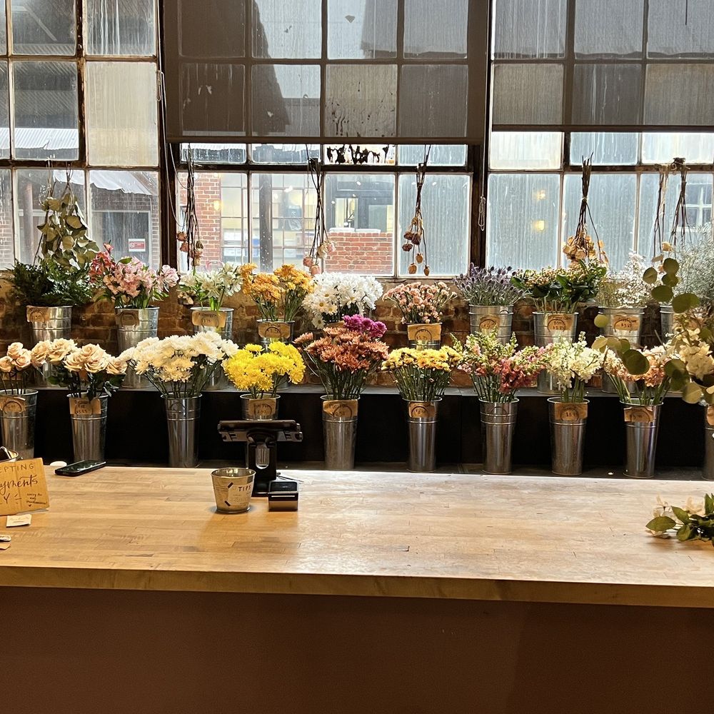Amelia's Flowers - Gift Shops Near Me - Franklin, Tennessee