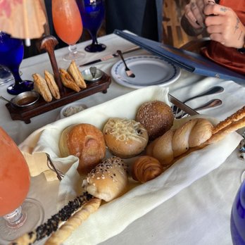 Lorenzillo's - Bread basket - Seafood Near Me - Cancún, ROO Lorenzillo's - Bread basket - Seafood Near Me - Cancún, ROO