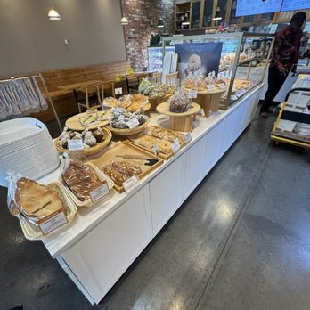 Tous Les Jours - Bakeries Near Me - Austin, Texas