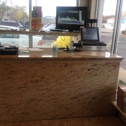 Shell - Pay here... Nice granite counter.