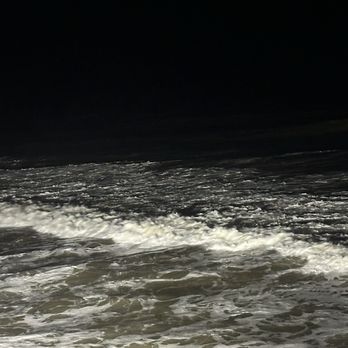 Cliff House Inn - Ocean waves from top floor - Hotels Near Me - Ventura, California Cliff House Inn - Ocean waves from top floor - Hotels Near Me - Ventura, California