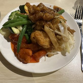 Yang Ming Buffet - Round 2 plate - Buffets Near Me - Edmonton, Alberta Yang Ming Buffet - Round 2 plate - Buffets Near Me - Edmonton, Alberta