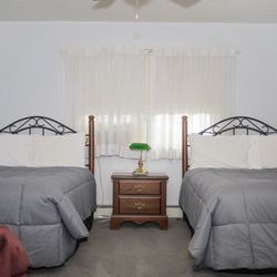 Longhouse Lodge Motel & Manor - Room 5 at the manor