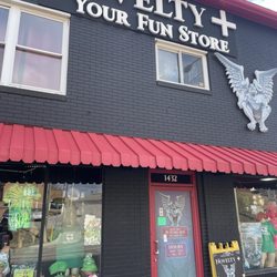 Novelty Plus - Exterior