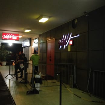 Velvet PUB - Frente do Velvet Pub em início de festa - Pubs Near Me - Shcn, DF Velvet PUB - Frente do Velvet Pub em início de festa - Pubs Near Me - Shcn, DF