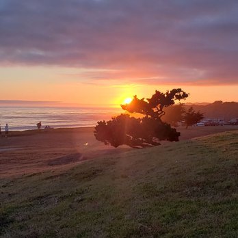 Cavalier Coastal Kitchen - Sunset @the Cavalier - American Near Me - San Simeon, California