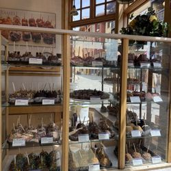 Rocky Mountain Chocolate Factory - Caramel apples