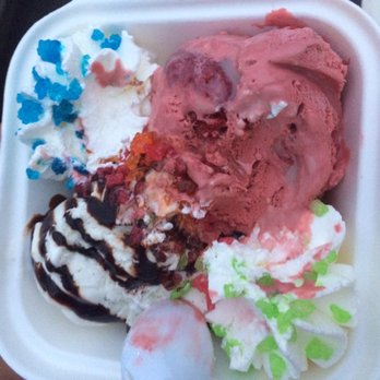 Lake Effect Artisan Ice Cream - This was my son's first sundae here.  "The North Park" Yummy - Ice Cream & Frozen Yogurt Near Me - Buffalo, New York