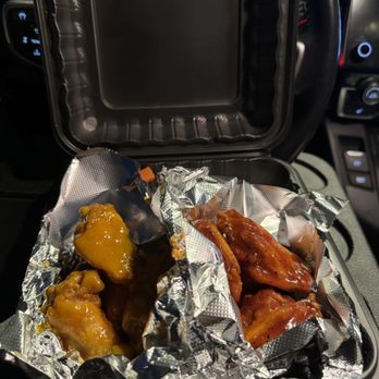 Silver Spring Wings - 8 ct wings (half golden bbq & half mumbo) - Chicken Wings Near Me - Silver Spring, Maryland