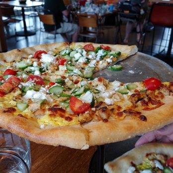 Ike & Oak Brewing Co - Tandori pizza - Brewpubs Near Me - Woodridge, Illinois