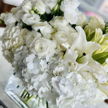 Beethoven's Veranda - Celebration centerpiece - Florists Near Me - Hoboken, New Jersey Beethoven's Veranda - Celebration centerpiece - Florists Near Me - Hoboken, New Jersey