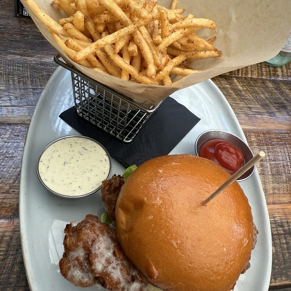 Le Chick - Cocktail Bars Near Me - Miami, Florida