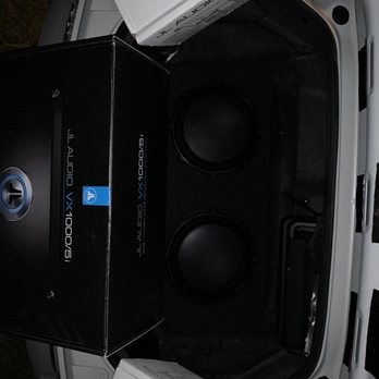 D-Tronics - VX1000/5i powering 2-8Wv3's and some C5-650 components for the front stage. - Car Stereo Installation Near Me - Harlingen, Texas D-Tronics - VX1000/5i powering 2-8Wv3's and some C5-650 components for the front stage. - Car Stereo Installation Near Me - Harlingen, Texas