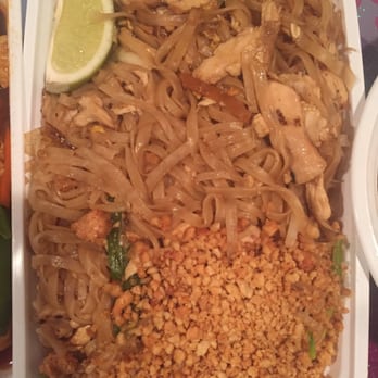 Lemon Leaf Thai Restaurant - Chicken pad Thai - Thai Near Me - Mineola, New York