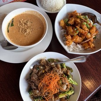 Yum Thai Restaurant - Thai Near Me - Forest Park, Illinois Yum Thai Restaurant - Thai Near Me - Forest Park, Illinois