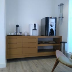 Espaço Laser - Sala espera com café e água