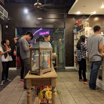 Roasting Water - The inside is really pretty - Bubble Tea Near Me - Long Beach, California
