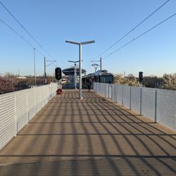 Shrewsbury - Shrewsbury-Lansdowne I-44 Metrolink platform