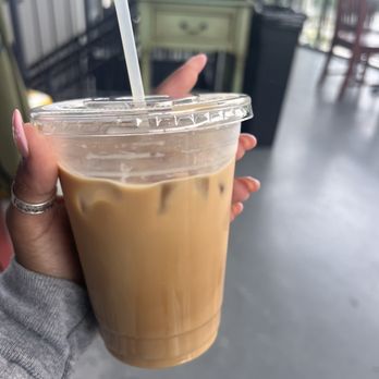 Brash Coffee - Iced Vanilla Latte - Coffee & Tea Near Me - Atlanta, Georgia