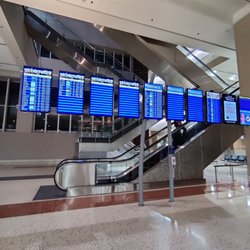 Harry Reid International Airport Terminal 3 - Helpful signs, clean environment, pleasant air conditioning!
