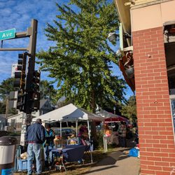 Ginkgo Coffeehouse - The shop hosts mini art fairs
