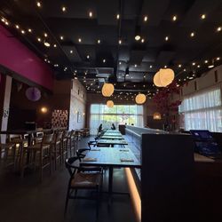 Nixtaco - Nice interior which is light and airy!