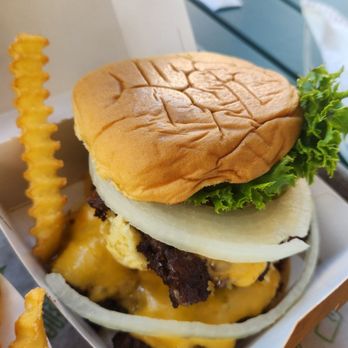 Shake Shack Glendale - Big shack burger - Burgers Near Me - Glendale, California