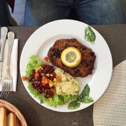 Café am Eck - Shnitzel and potato.