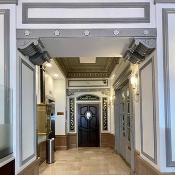 Phoenix Park Hotel - Quick elevators to your left, doorway to The Dubliner Restaurant and bar straight ahead. - Hotels Near Me - Washington, DC, District of Columbia