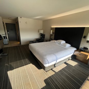 Hyatt Regency Dallas - Room 2 - Hotels Near Me - Dallas, Texas
