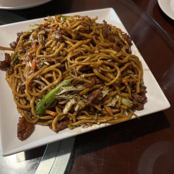 Mr Hui's 2 - Chicken lo mein - Chinese Near Me - Lincoln, Nebraska Mr Hui's 2 - Chicken lo mein - Chinese Near Me - Lincoln, Nebraska