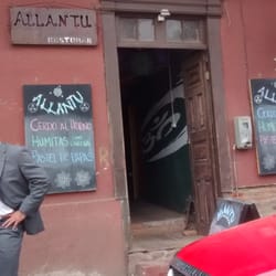 Allantu Restobar - Desde pizzas artesanales hasta tragos preparados