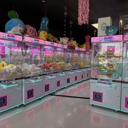 Clawzania - Lots of fun claw machines.