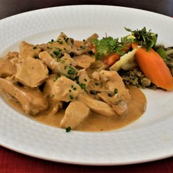 Au Boeuf - Marinated Chicken with Mushroom in creamy mushroom sauce