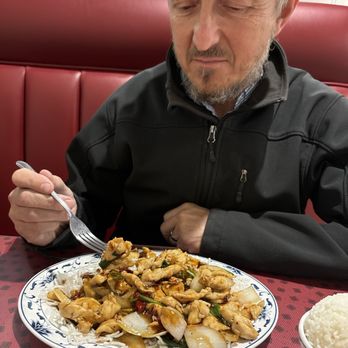 Golden Dragon - Mongolian Chicken - Chinese Near Me - Ellensburg, Washington