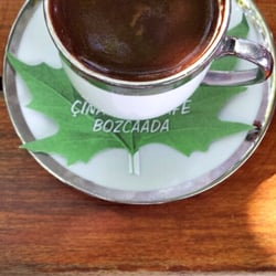 Çinaraltı Cafe - Damla sakızlı, mis gibi sade bir Türk kahvesi ;)