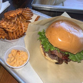 Social Burger - Burgers Near Me - Vienna, Virginia