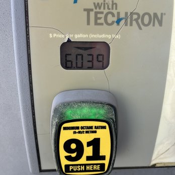 ExtraMile - July 24th, 2022 almost 6$ a gallon!!! Brandon is helping us lol! - Convenience Stores Near Me - Reno, Nevada