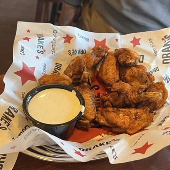 Drake's - Tates Creek Rd - Sriracha Wings - American Near Me - Lexington, Kentucky Drake's - Tates Creek Rd - Sriracha Wings - American Near Me - Lexington, Kentucky