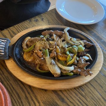 Bully Ranch Restaurant - Bully Beef Fajitas - American Near Me - Vail, Colorado